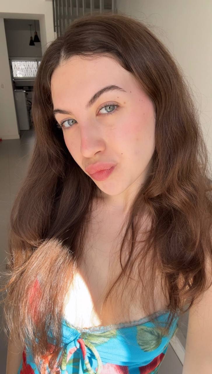 Nude girl Amber in Hong Kong