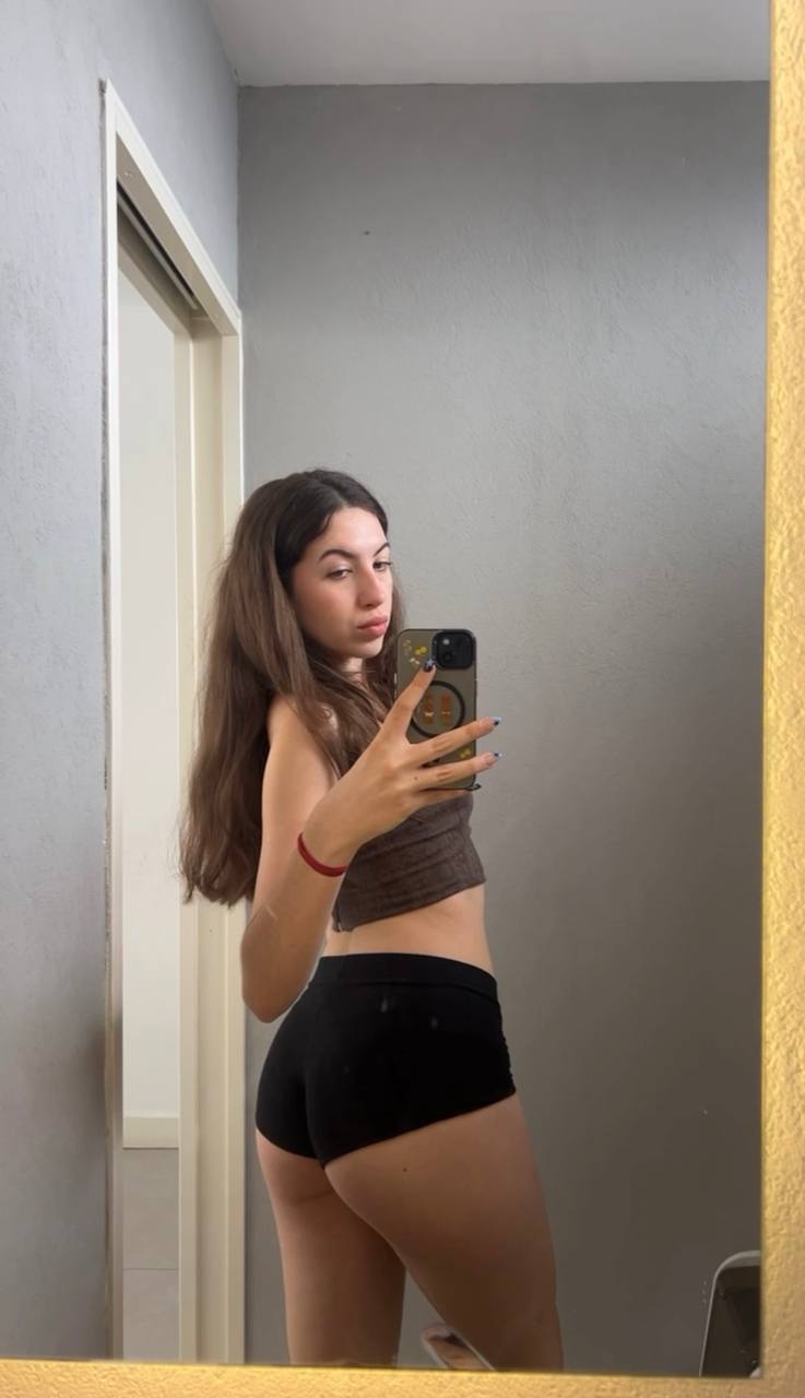 Amber in her underwear in Hong Kong