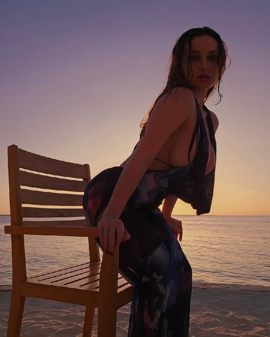 Sexy girl Miranda Faith nude in Hong Kong