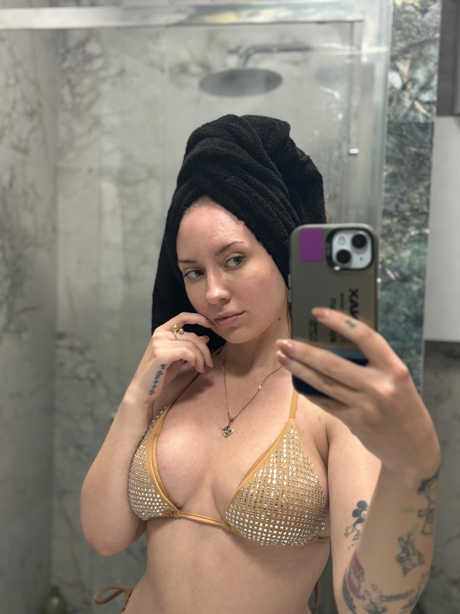 Nude girl KateV in Hong Kong