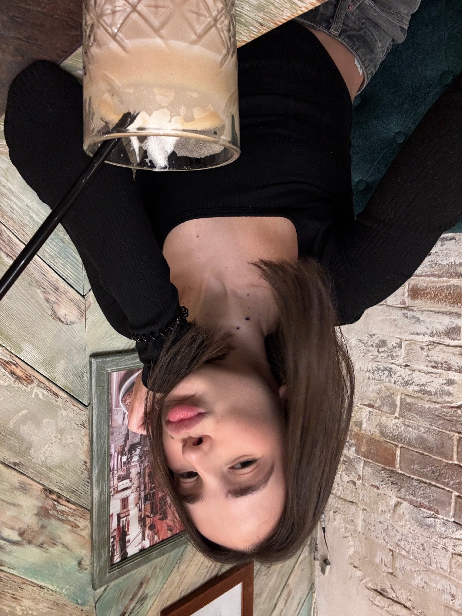 Fresh photos, fresh mood — Tina online in Hong Kong